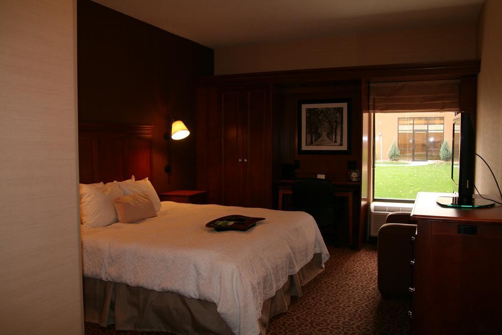 Mcknight Hotel Pittsburgh Room photo